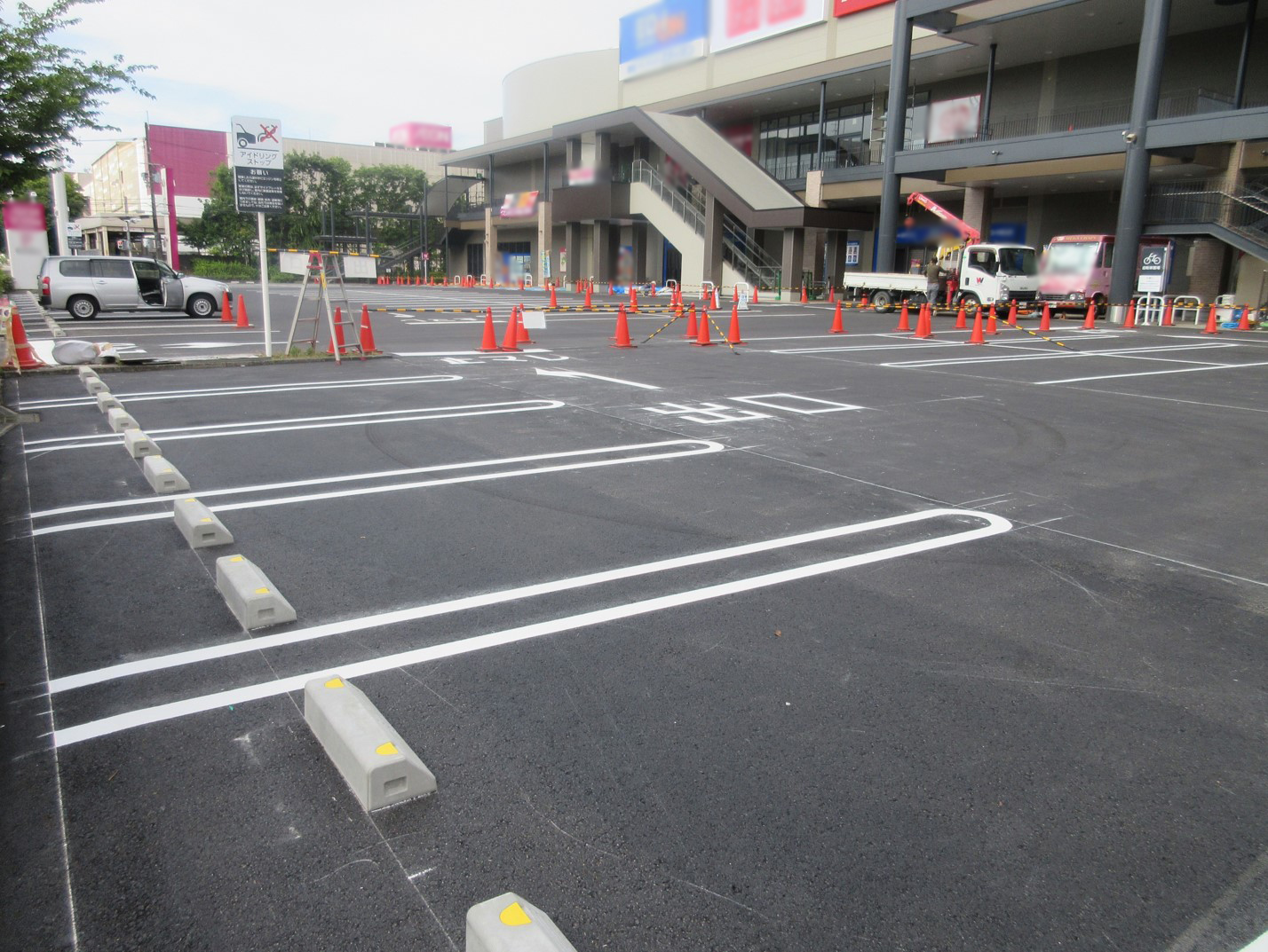 「京都府某商業施設」駐車場舗装工事　施工後画像
