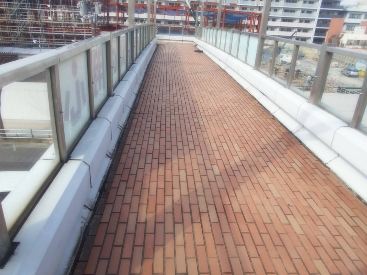 「堺市某商業施設歩道橋」塗装・防水・タイル工事　施工前画像