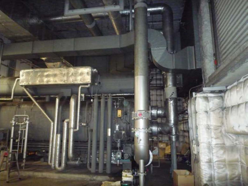 「三重県某商業施設」熱源機器更新工事　施工前画像