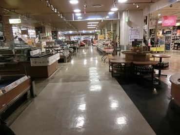 「大宮市某商業施設」食品売場床張替工事　施工前画像