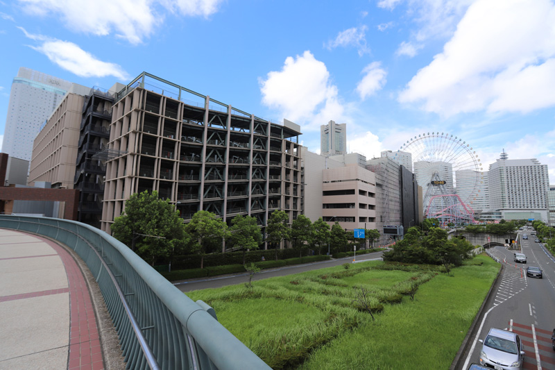 「横浜市某大型商業施設」外壁改修工事　施工前画像