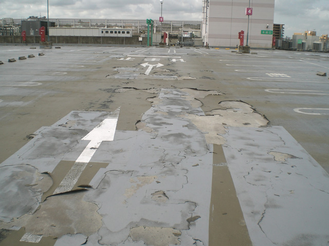 「栃木県某商業施設」屋上駐車場防水改修工事　施工前画像